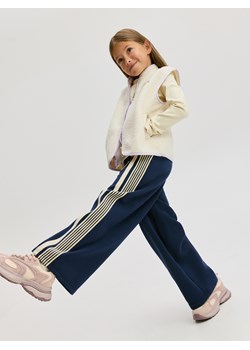 Reserved - Dresowe spodnie z lampasem - granatowy ze sklepu Reserved w kategorii Spodnie dziewczęce - zdjęcie 189261788