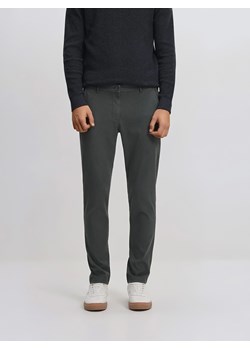 Reserved - Spodnie chino slim fit - zielony ze sklepu Reserved w kategorii Spodnie męskie - zdjęcie 189262559