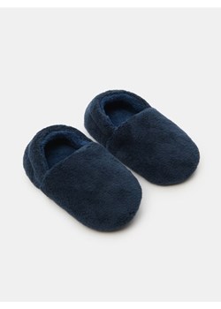 Sinsay - Pluszowe kapcie - granatowy ze sklepu Sinsay w kategorii Kapcie dziecięce - zdjęcie 189264788