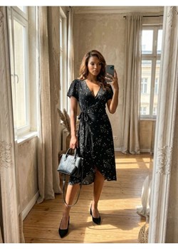 Sinsay - Kopertowa sukienka z wiązaniem i kwiatowym printem - czarny ze sklepu Sinsay w kategorii Sukienki - zdjęcie 189264817