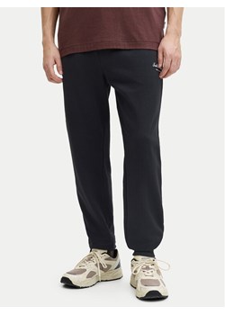 Jack & Jones Spodnie dresowe Gordon 12288641 Czarny Regular Fit ze sklepu MODIVO w kategorii Spodnie męskie - zdjęcie 189266857