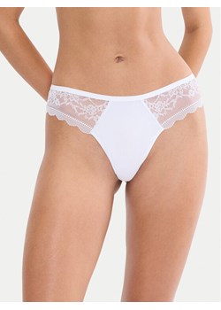 Triumph Stringi Comfort Allure 10226379 Biały ze sklepu MODIVO w kategorii Majtki damskie - zdjęcie 189267026