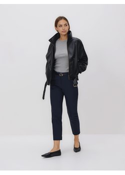 Reserved - Spodnie cygaretki z paskiem - granatowy ze sklepu Reserved w kategorii Spodnie damskie - zdjęcie 189270327
