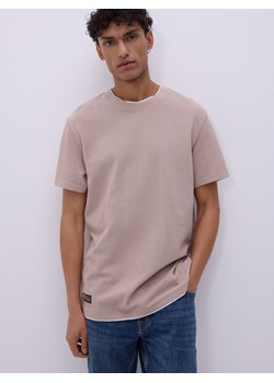Reserved - Strukturalny t-shirt regular - beżowy ze sklepu Reserved w kategorii T-shirty męskie - zdjęcie 189270509