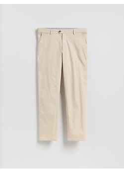 Reserved - Spodnie chino slim fit - beżowy ze sklepu Reserved w kategorii Spodnie męskie - zdjęcie 189270868