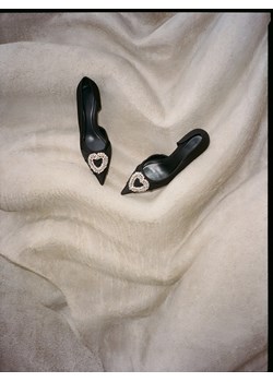 Reserved - Czółenka z aplikacją - czarny ze sklepu Reserved w kategorii Czółenka - zdjęcie 189271439