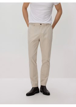 Reserved - Spodnie chino slim fit - beżowy ze sklepu Reserved w kategorii Spodnie męskie - zdjęcie 189271558