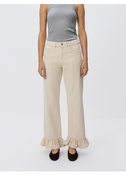 Reserved - Jeansy wide leg z falbankami - kremowy ze sklepu Reserved w kategorii Jeansy damskie - zdjęcie 189275527