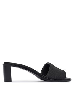 Calvin Klein Klapki Block Heel Sandal Aop HW0HW03016 Czarny ze sklepu MODIVO w kategorii Klapki damskie - zdjęcie 189279897