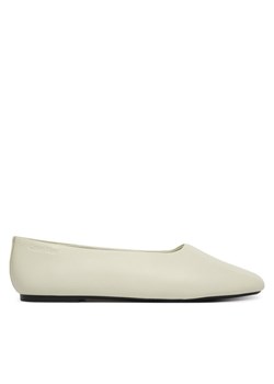 Calvin Klein Baleriny Round Ballerina Lth HW0HW02943 Biały ze sklepu MODIVO w kategorii Balerinki - zdjęcie 189279957