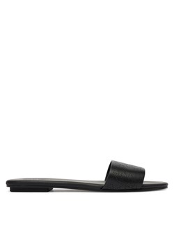 Klapki Calvin Klein Org Flat Sndl One Bar Lth Aop HW0HW02857 Czarny ze sklepu eobuwie.pl w kategorii Klapki damskie - zdjęcie 189281295