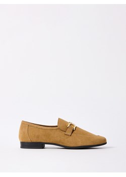 Mohito - Skórzane loafersy - beżowy ze sklepu Mohito w kategorii Półbuty damskie - zdjęcie 189285597