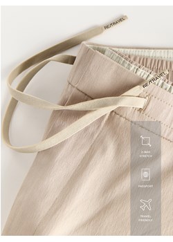 Reserved - Spodnie joggery - beżowy ze sklepu Reserved w kategorii Spodnie męskie - zdjęcie 189287079