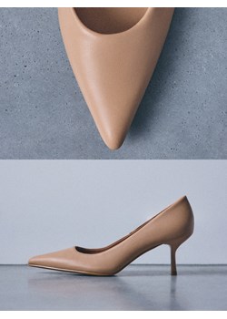 Mohito - Skórzane beżowe czółenka - beżowy ze sklepu Mohito w kategorii Czółenka - zdjęcie 189303407