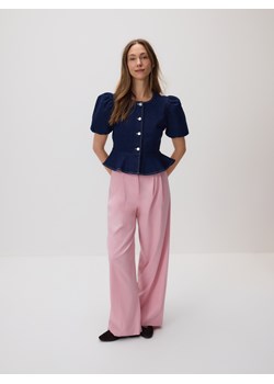 Reserved - Luźne spodnie z zakładkami - pastelowy róż ze sklepu Reserved w kategorii Spodnie damskie - zdjęcie 189304597