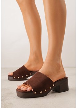 Brązowe Klapki Drewniaki na Słupku Zdobione Nitami Hilencja ze sklepu born2be.pl w kategorii Klapki damskie - zdjęcie 189304717