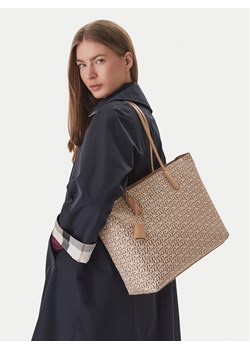 Torebka DKNY Saige Ew Tz Tote R52A5I42 Beżowy ze sklepu eobuwie.pl w kategorii Torby Shopper bag - zdjęcie 189306148