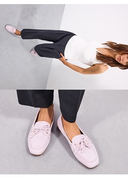 Mohito - Skórzane loafersy - lawendowy ze sklepu Mohito w kategorii Lordsy damskie - zdjęcie 189307566