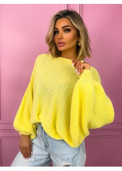 SWETER O KROJU NIETOPERZA Z OZODBNĄ KOKARDĄ NA PLECACH- PASTELOWY ŻÓŁTY ze sklepu olika.com.pl w kategorii Swetry damskie - zdjęcie 189315527