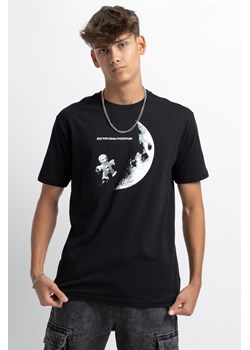 Czarny t-shirt z autorską grafiką z przodu, Rozmiar - 140, Kolor - Czarny ze sklepu REPORTER w kategorii T-shirty chłopięce - zdjęcie 189316549