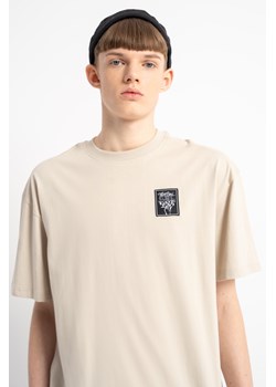 Kremowy t-shirt z autorską grafiką z tyłu, Rozmiar - 146, Kolor - Kremowy ze sklepu REPORTER w kategorii T-shirty chłopięce - zdjęcie 189316708