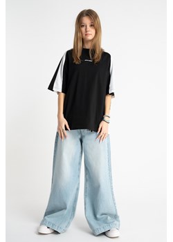 Jasnoniebieskie spodnie jeansowe WIDE LEG z efektem sprania, Rozmiar - 140, Kolor - Niebieski ze sklepu REPORTER w kategorii Spodnie dziewczęce - zdjęcie 189316868