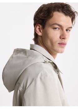 Reserved - Wodoodporny płaszcz z kapturem - złamana biel ze sklepu Reserved w kategorii Płaszcze męskie - zdjęcie 189317218