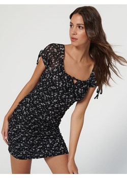 Sinsay - Sukienka mini w kwiaty - czarny ze sklepu Sinsay w kategorii Sukienki - zdjęcie 189317715