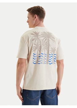 Guess T-Shirt F6GI07 K8FQ4 Beżowy Regular Fit ze sklepu MODIVO w kategorii T-shirty męskie - zdjęcie 189340058