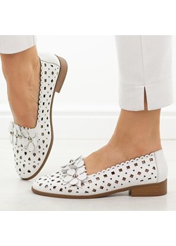 Białe skórzane półbuty damskie M.Daszyński 25113-7 ze sklepu suzana.pl w kategorii Półbuty damskie - zdjęcie 189347487