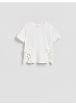 Reserved - T-shirt z ażurową wstawką - biały ze sklepu Reserved w kategorii Bluzki damskie - zdjęcie 189365539