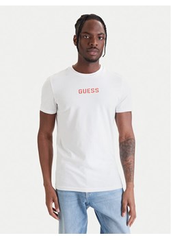 Guess T-Shirt U6GM01 K6YW1 Biały Regular Fit ze sklepu MODIVO w kategorii T-shirty męskie - zdjęcie 189368846