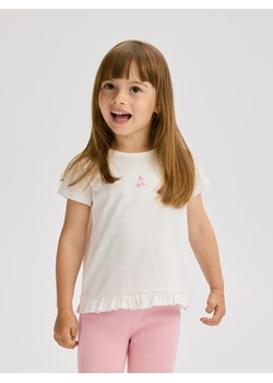 Reserved - Bawełniany t-shirt z falbanką - złamana biel ze sklepu Reserved w kategorii Bluzki dziewczęce - zdjęcie 189384268