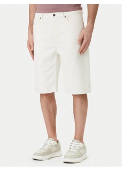 HUGO Szorty jeansowe Skate 50555983 Écru Straight Fit ze sklepu MODIVO w kategorii Spodenki męskie - zdjęcie 189387268