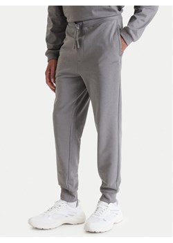 HUGO Spodnie dresowe Dayote232 50489617 Szary Regular Fit ze sklepu MODIVO w kategorii Spodnie męskie - zdjęcie 189387477