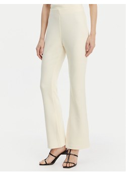 Calvin Klein Spodnie materiałowe LV044B223G Beżowy Flare Fit ze sklepu MODIVO w kategorii Spodnie damskie - zdjęcie 189387496