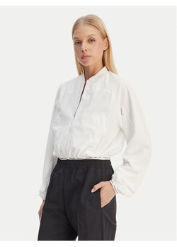 Tommy Jeans Kurtka bomber DW0DW22323 Biały Regular Fit ze sklepu MODIVO w kategorii Kurtki damskie - zdjęcie 189387506
