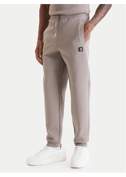 HUGO Spodnie dresowe Dimacs 50533695 Beżowy Relaxed Fit ze sklepu MODIVO w kategorii Spodnie męskie - zdjęcie 189387526