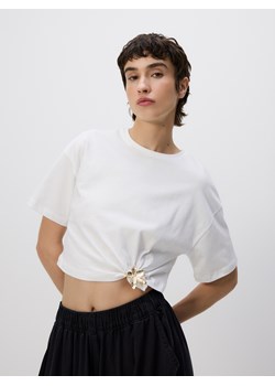 Reserved - T-shirt z ozdobnym detalem - biały ze sklepu Reserved w kategorii Bluzki damskie - zdjęcie 189389087