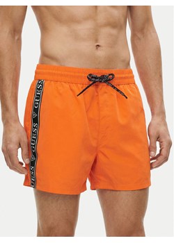 Guess Szorty kąpielowe F6GT00 WN162 Pomarańczowy Regular Fit ze sklepu MODIVO w kategorii Kąpielówki - zdjęcie 189390795
