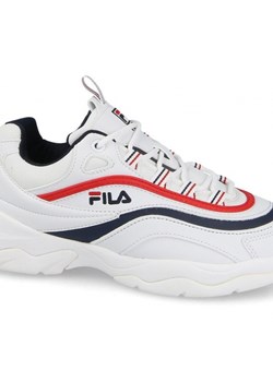 Biała sneakersy damskie fila na koturnie, wiosna 2020 w Domodi Biała sneakersy damskie fila na koturnie, wiosna 2020 w Domodi