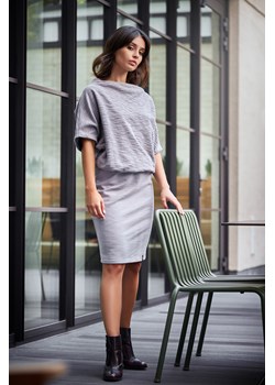 Dopasowana sukienka z górą kimono - szara ze sklepu Cudmoda w kategorii Sukienki - zdjęcie 59644485