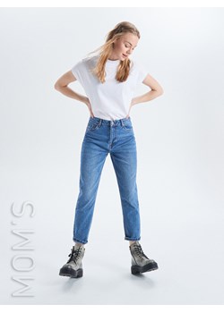 Cropp - Mom jeans - niebieski ze sklepu Cropp w kategorii Jeansy damskie - zdjęcie 62570646