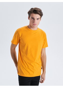 Cropp - Gładka koszulka BASIC - żółty ze sklepu Cropp w kategorii T-shirty męskie - zdjęcie 63749706