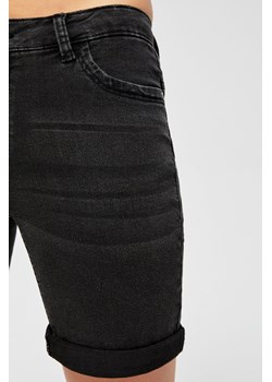 Szorty jeansowe ze sklepu Moodo.pl w kategorii Szorty - zdjęcie 67688117
