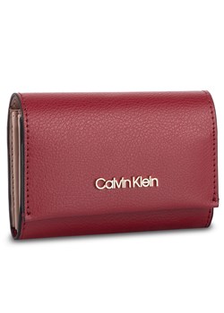Portfel damski Calvin Klein bez wzorów 