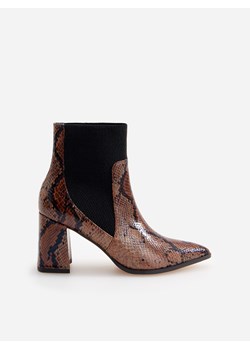 Botki Reserved jesienne brązowe na obcasie bez zapięcia eleganckie 