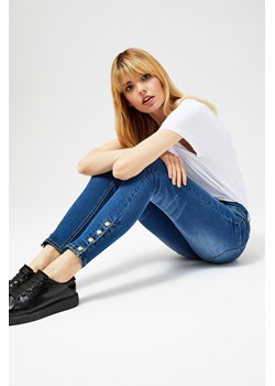 Jeansy damskie wiosenne z aplikacjami  