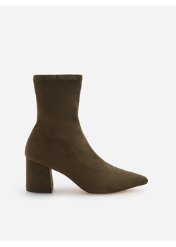 Botki Reserved eleganckie zielone na obcasie z zamkiem 