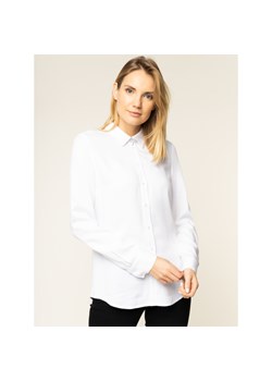 Biała koszula stylizacje, które Cię zachwycą! Trendy w Biała koszula stylizacje, które Cię zachwycą! Trendy w